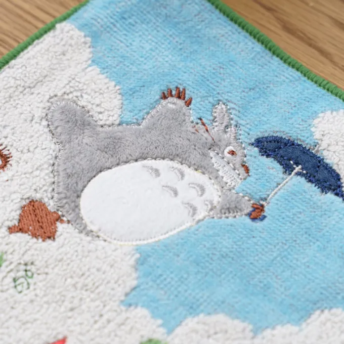 Maison Ghibli Towel Totoro in the sky 34x80 cm - My Neighbor Totoro