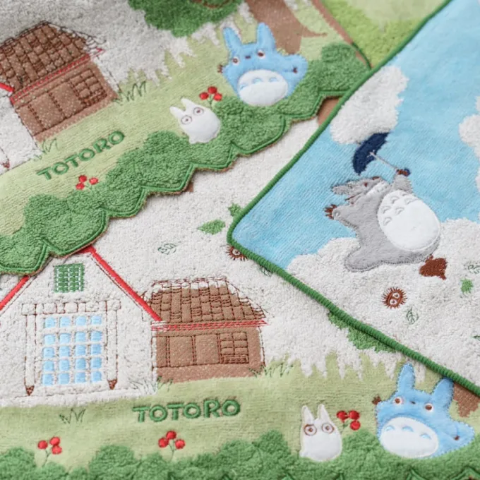 Maison Ghibli Towel Totoro in the sky 34x80 cm - My Neighbor Totoro